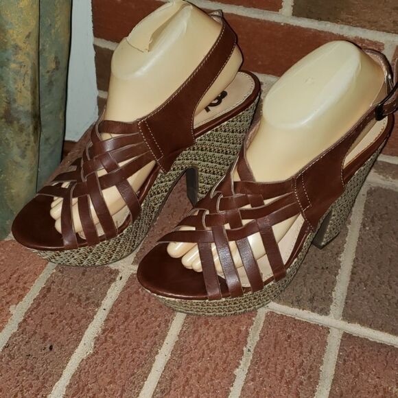 R2 BERNADETTE HEELS  - Picture 2 of 8